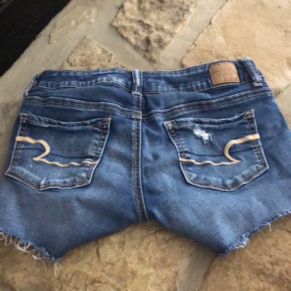 Girls distressed American eagle shorts - Picture 2 of 5